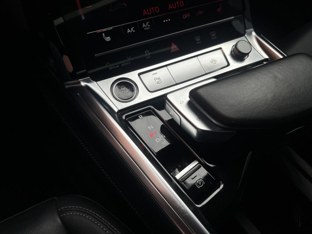 56194232-audi-e-tron-2022