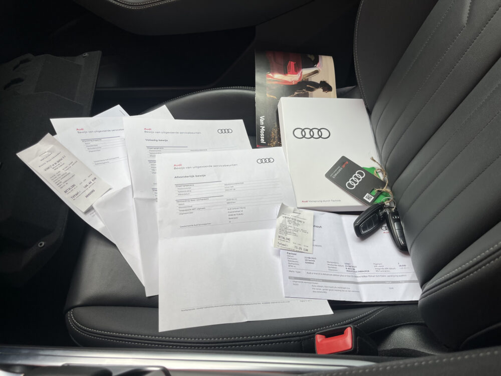 56194232-audi-e-tron-2022