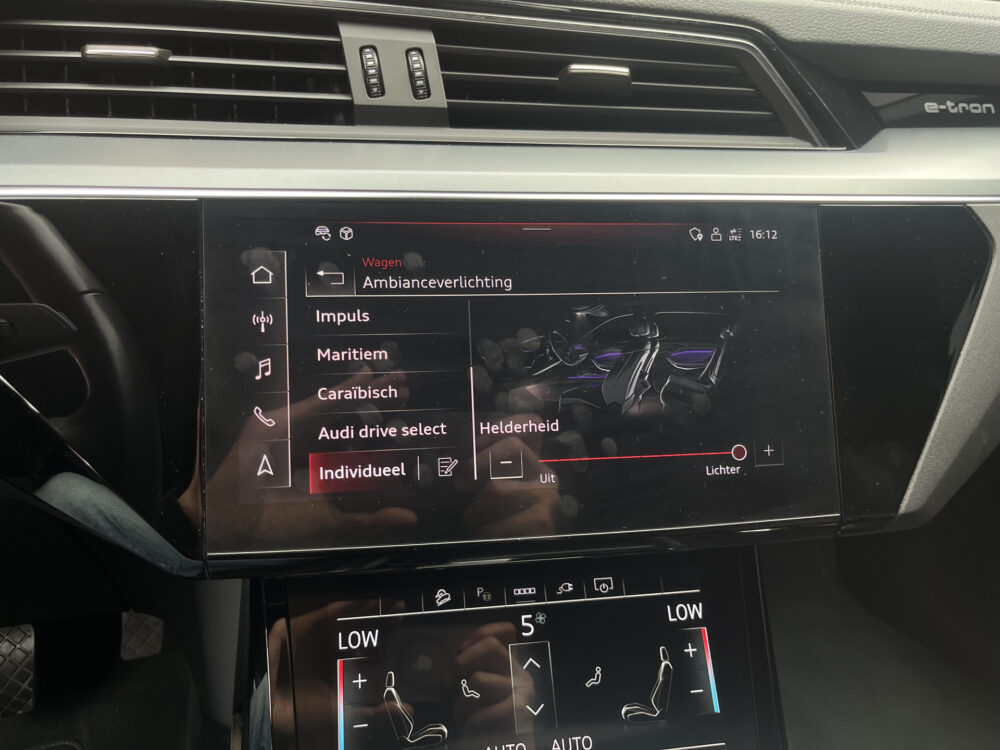 56194232-audi-e-tron-2022