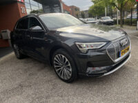 56194232-audi-e-tron-2022
