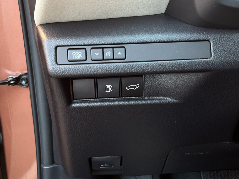 56257844-lexus-lbx-2025
