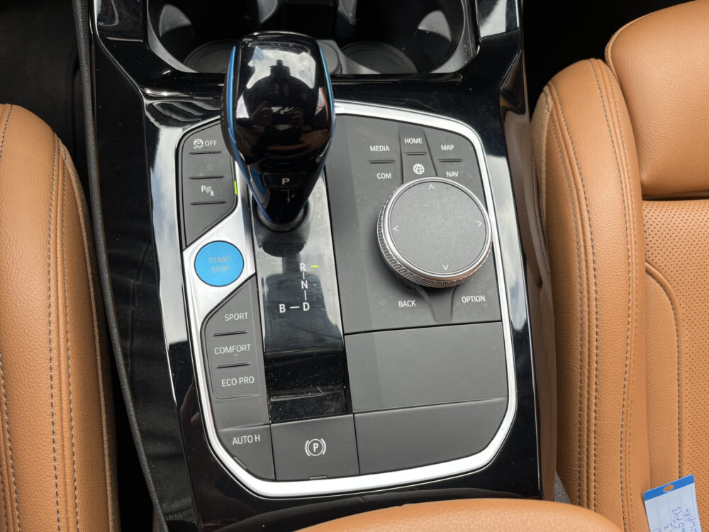 56280118-bmw-ix3-2022
