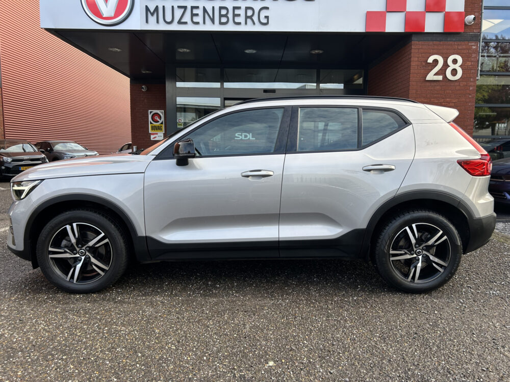 56426563-volvo-xc40-2022