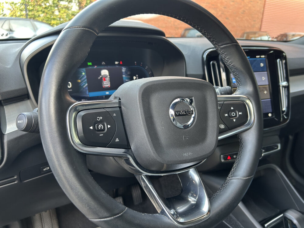 56426563-volvo-xc40-2022