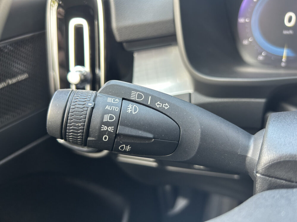 56426563-volvo-xc40-2022