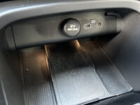 56426563-volvo-xc40-2022