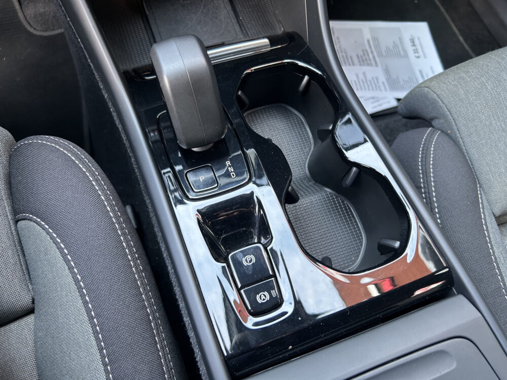 56426563-volvo-xc40-2022