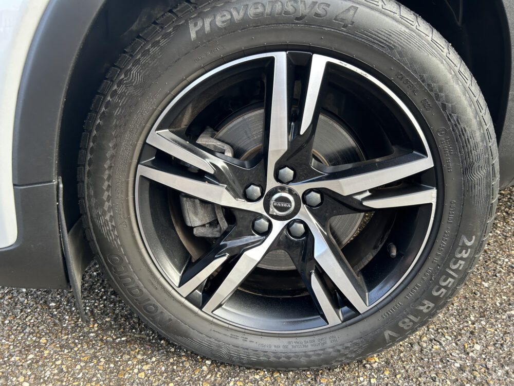 56426563-volvo-xc40-2022