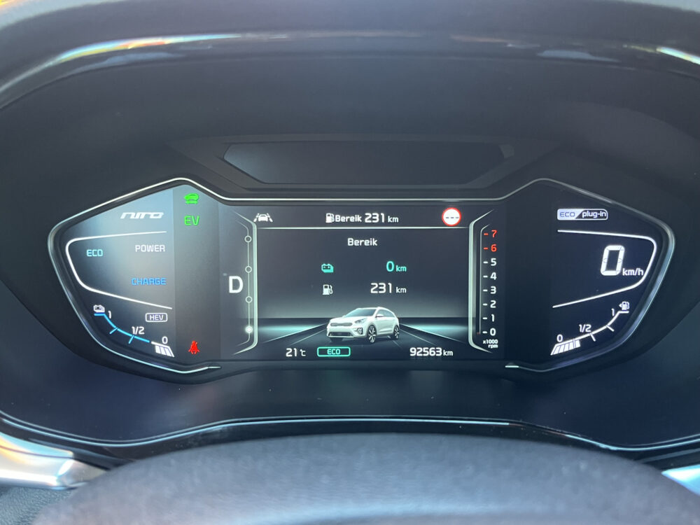 56502703-kia-niro-2020