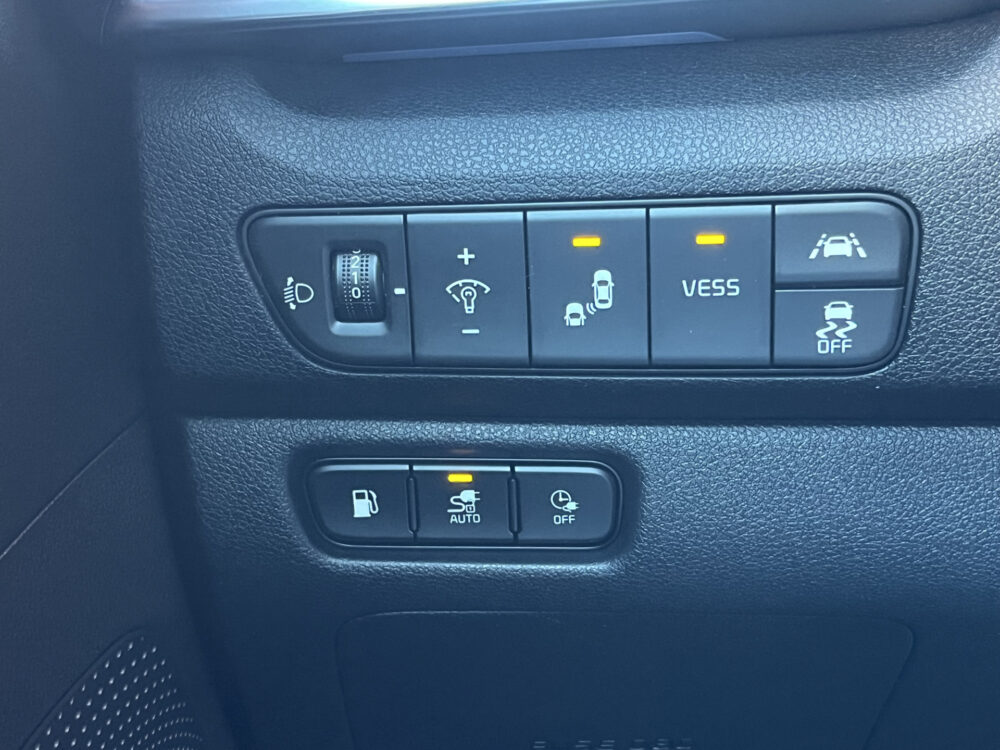 56502703-kia-niro-2020