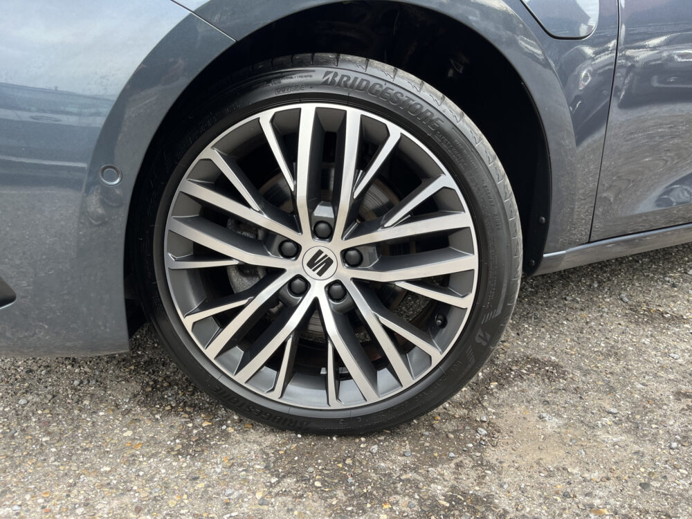 56628141-seat-leon-2021