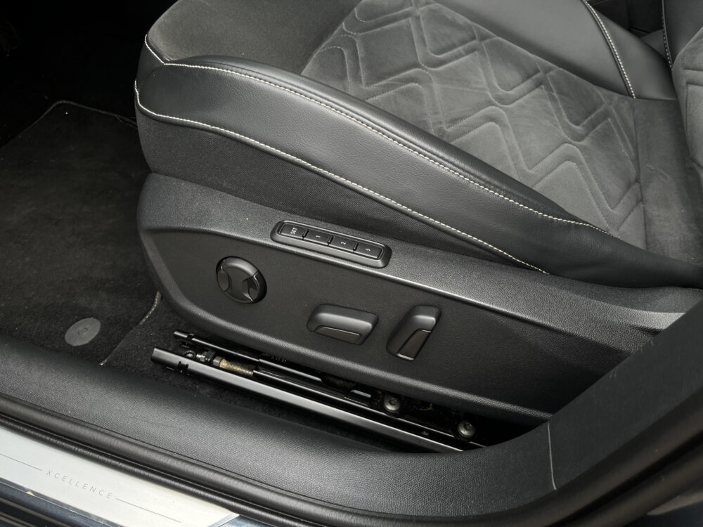 56628141-seat-leon-2021