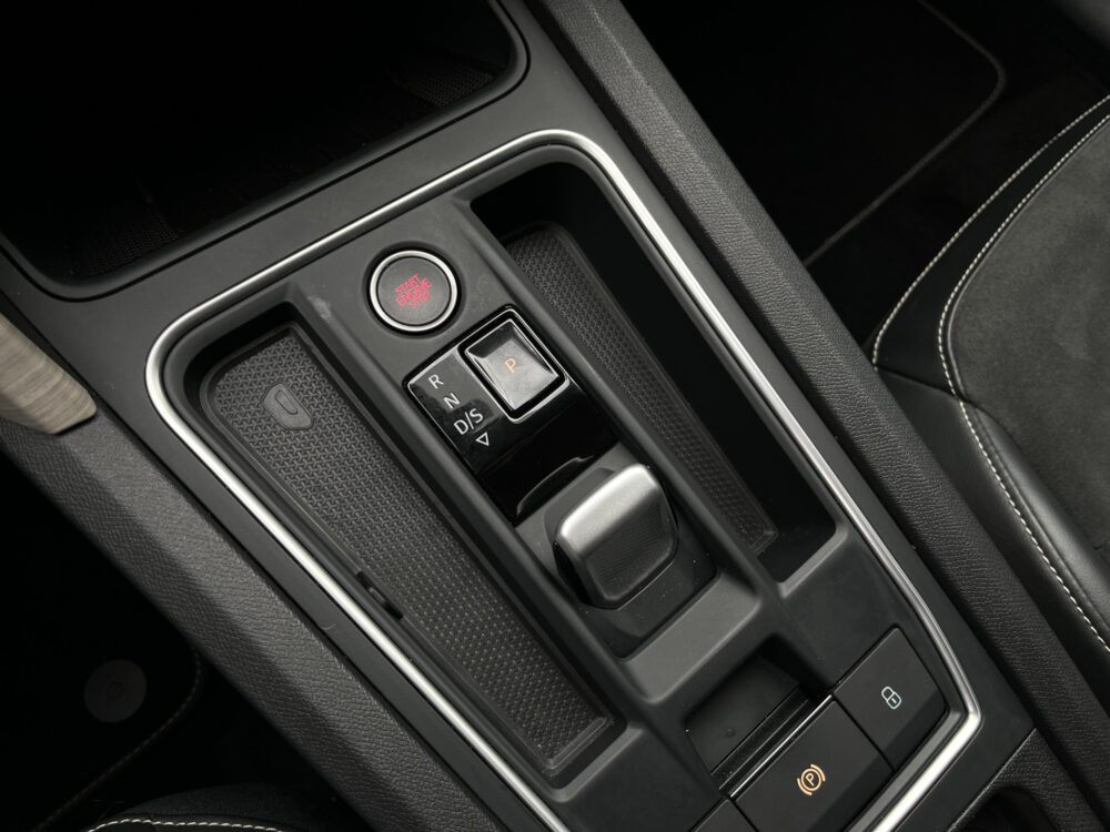 56628141-seat-leon-2021
