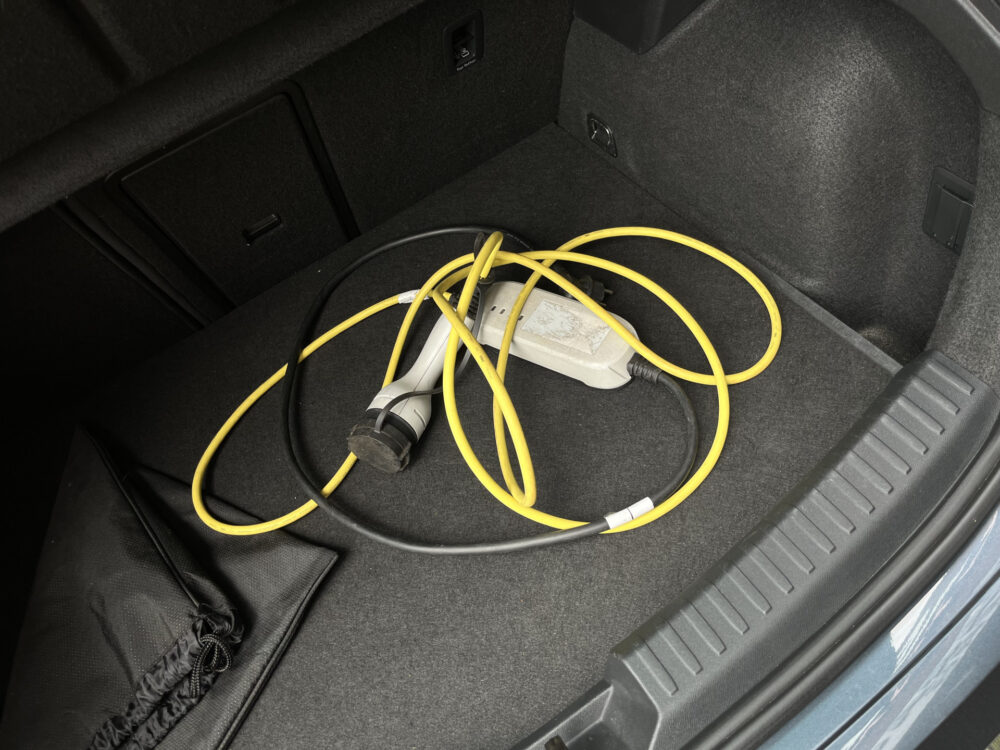 56628141-seat-leon-2021