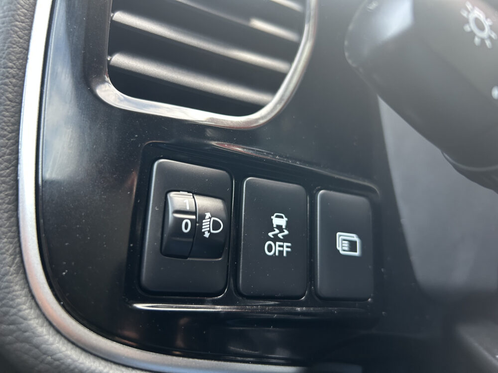 56660255-mitsubishi-outlander-2020