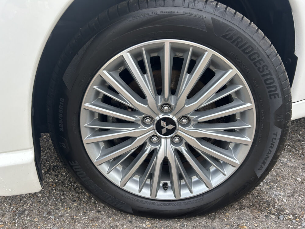 56660255-mitsubishi-outlander-2020