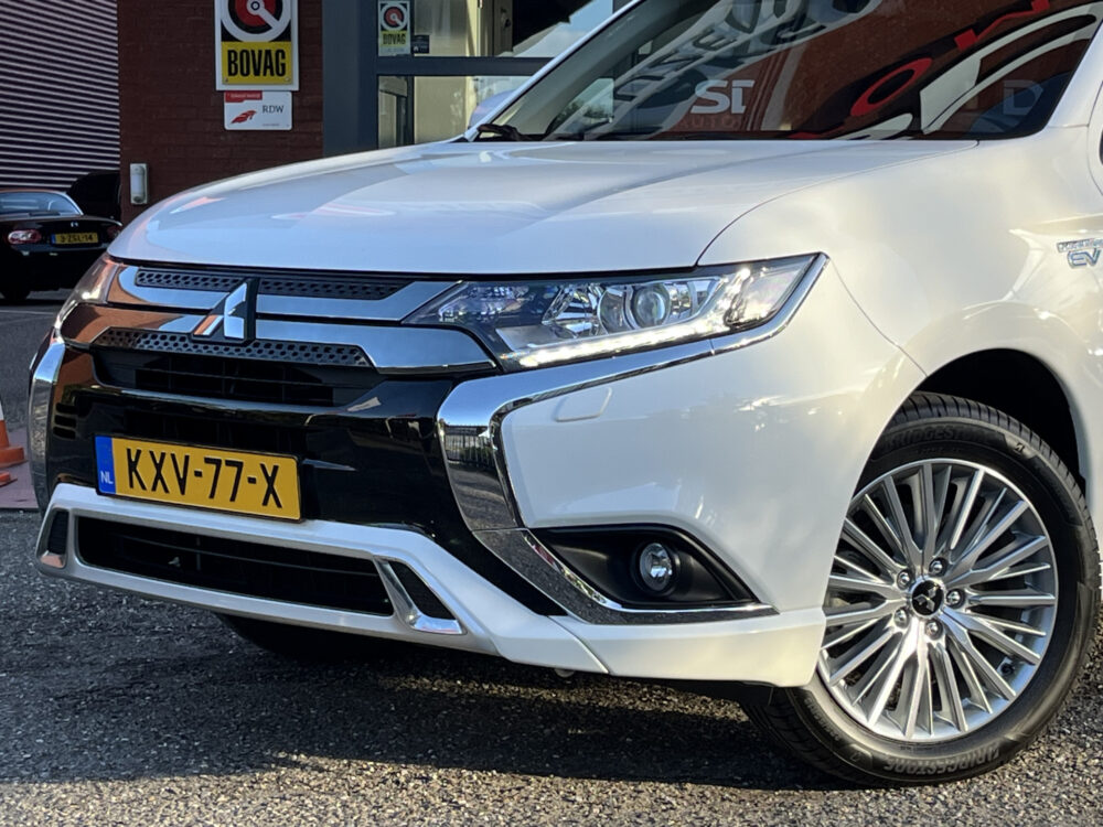 56660255-mitsubishi-outlander-2020