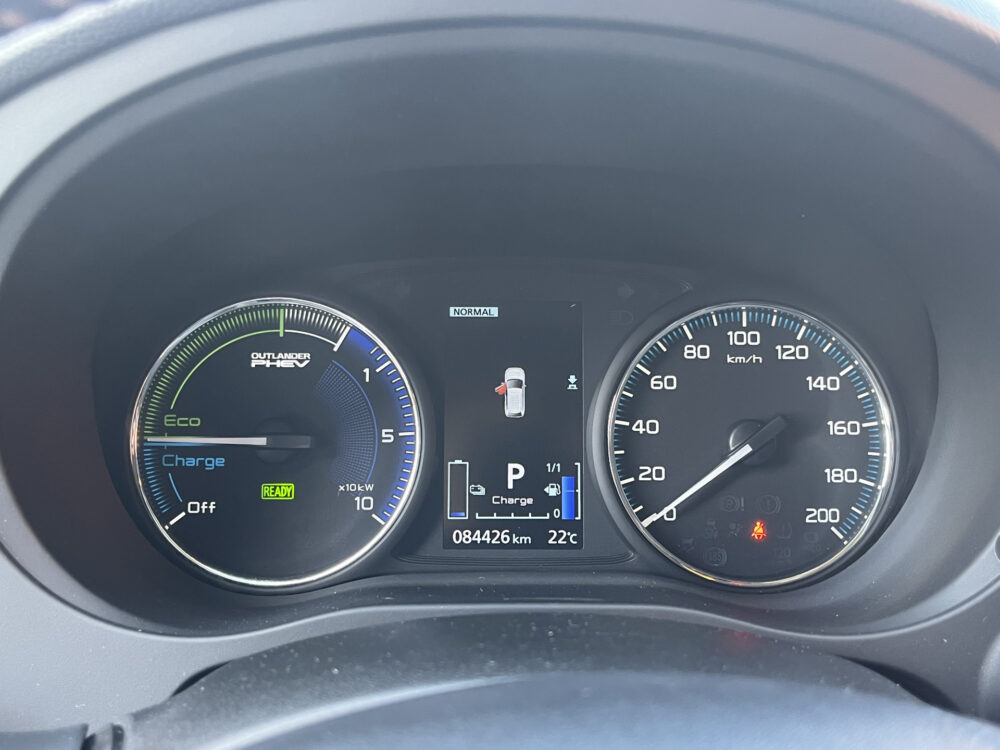 56660255-mitsubishi-outlander-2020