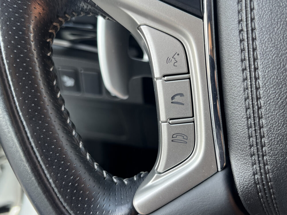 56660255-mitsubishi-outlander-2020