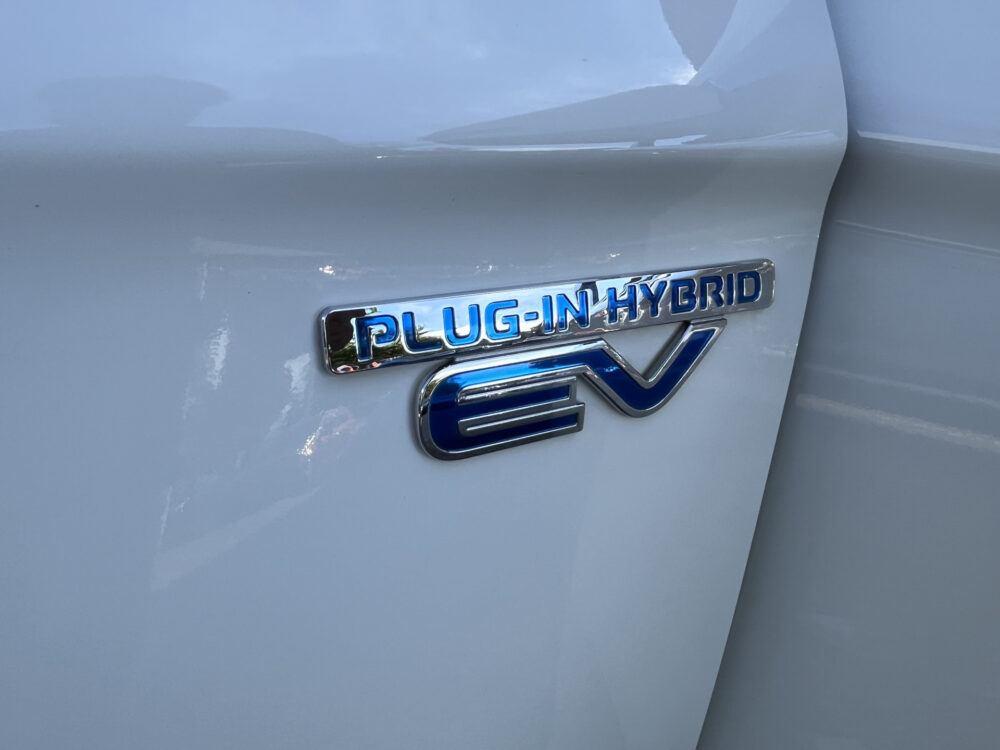 56660255-mitsubishi-outlander-2020