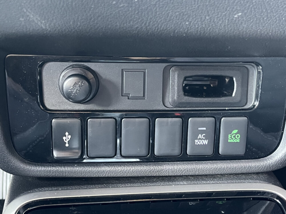 56660255-mitsubishi-outlander-2020