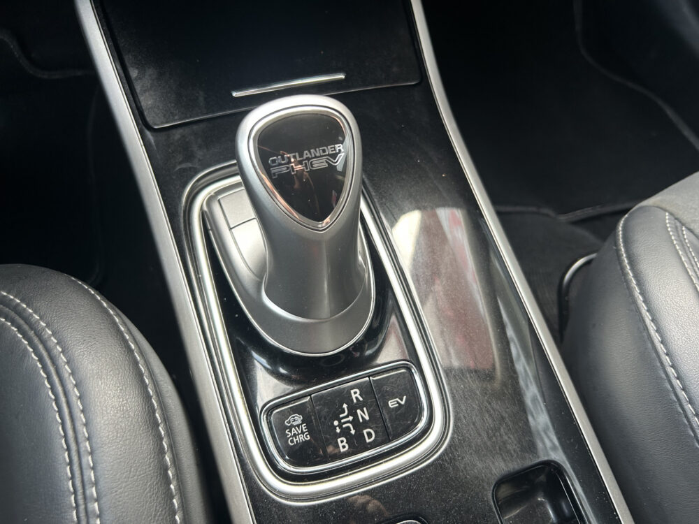 56660255-mitsubishi-outlander-2020