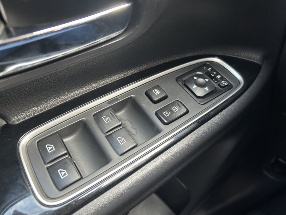 56660255-mitsubishi-outlander-2020