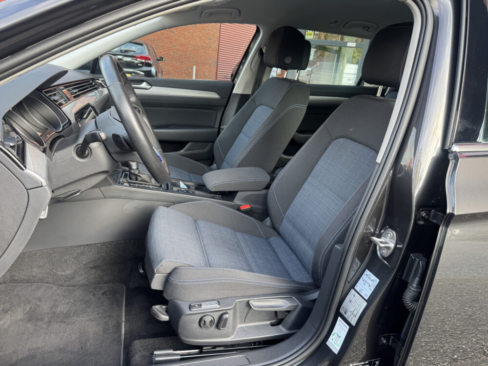 56731222-volkswagen-passat-2022