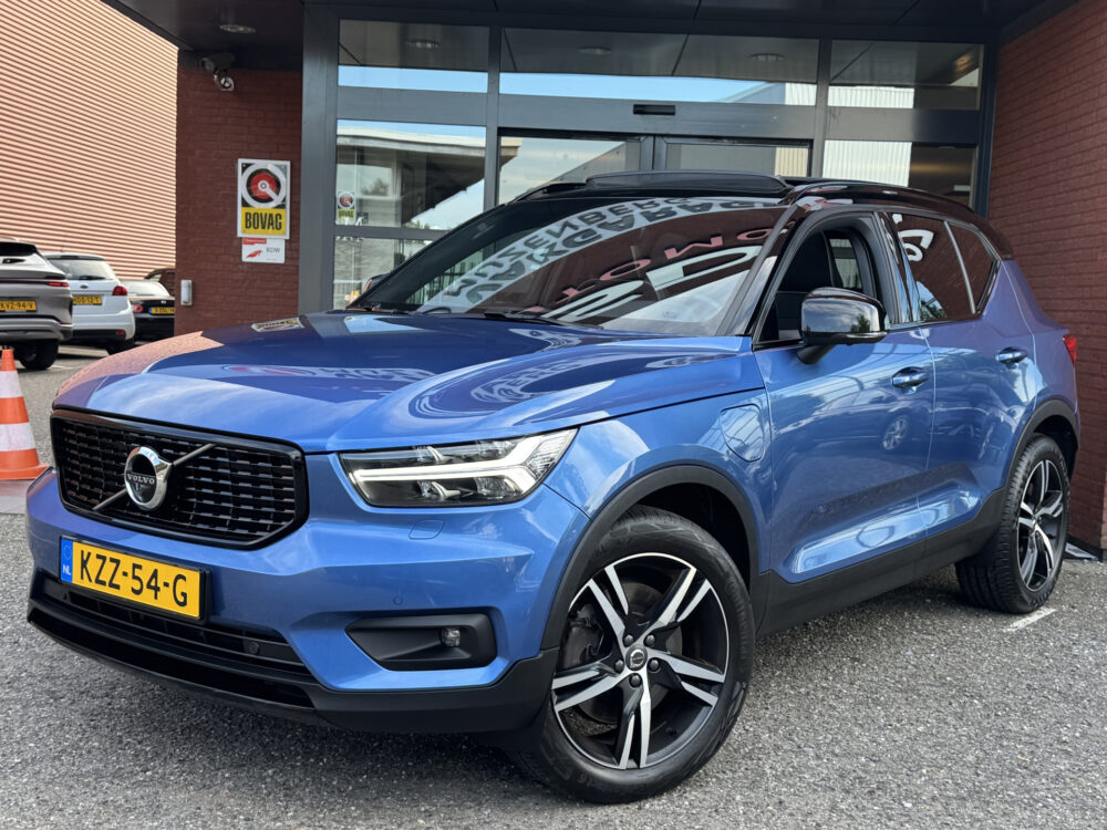56810177-volvo-xc40-2021