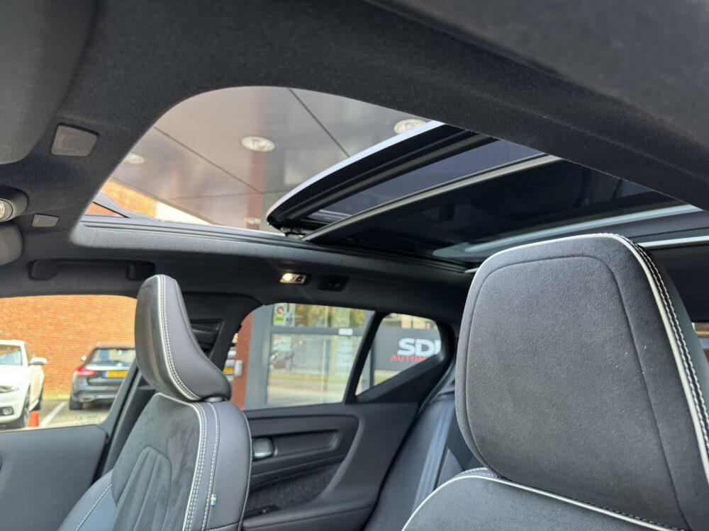 56810177-volvo-xc40-2021