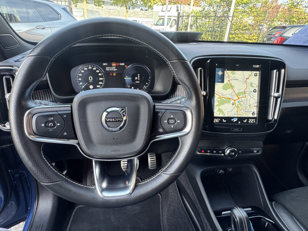 56810177-volvo-xc40-2021