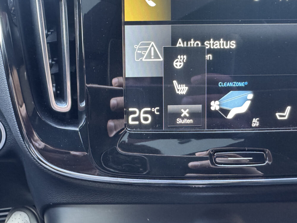 56810177-volvo-xc40-2021