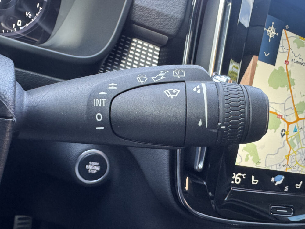 56810177-volvo-xc40-2021