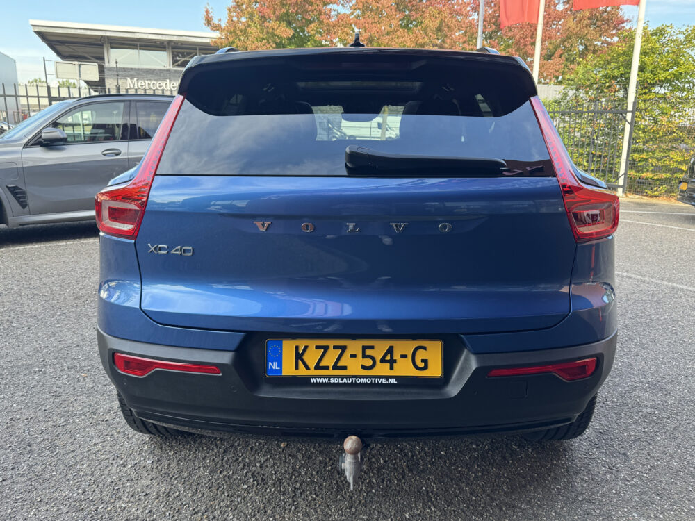 56810177-volvo-xc40-2021