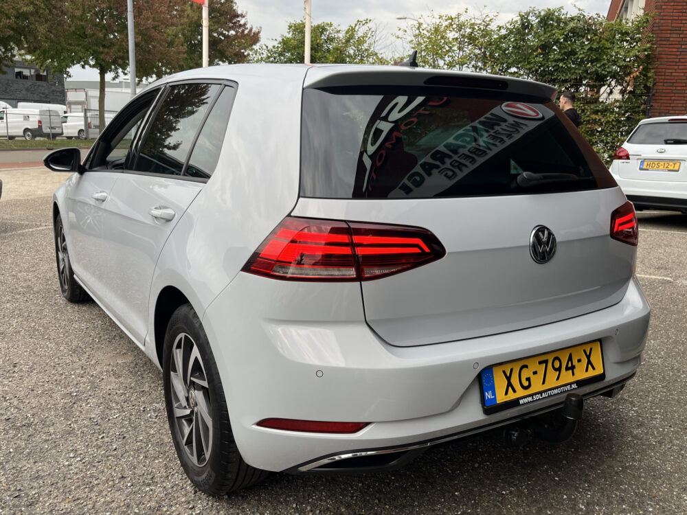 56857692-volkswagen-golf-2019