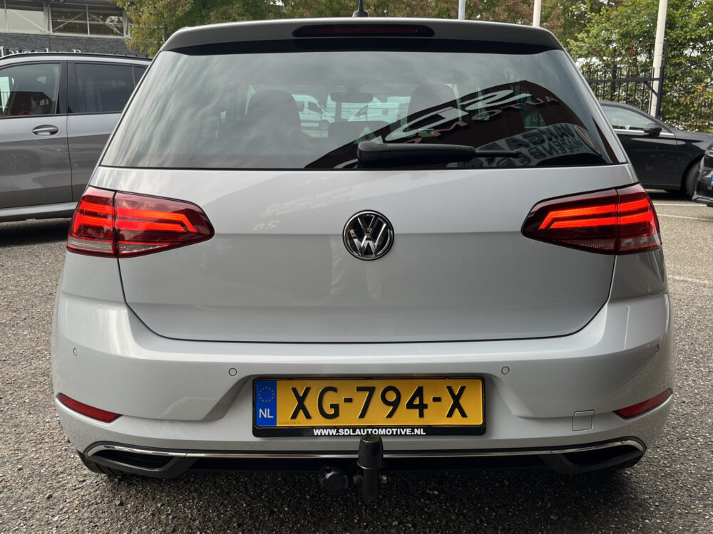 56857692-volkswagen-golf-2019