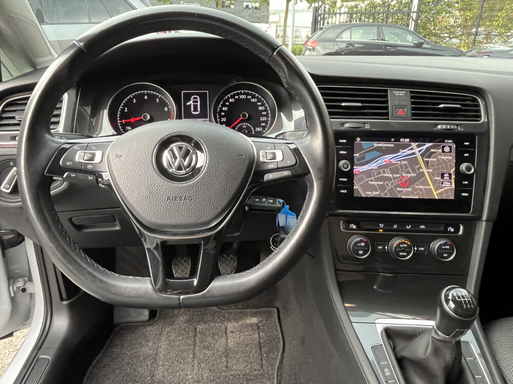 56857692-volkswagen-golf-2019
