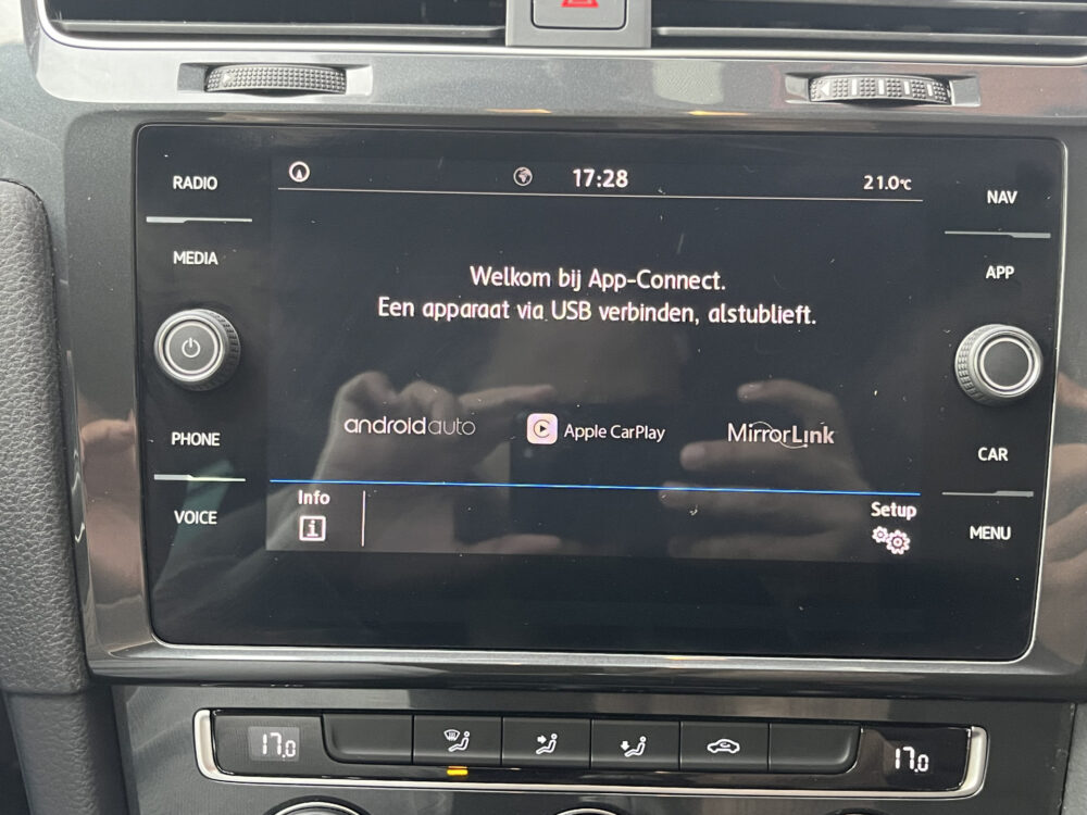 56857692-volkswagen-golf-2019