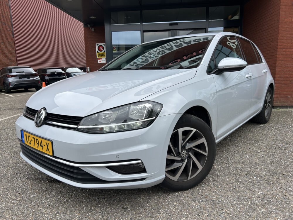 56857692-volkswagen-golf-2019