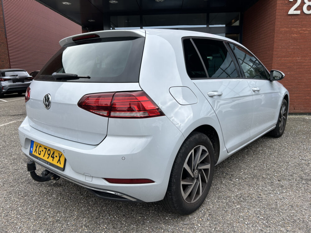 56857692-volkswagen-golf-2019