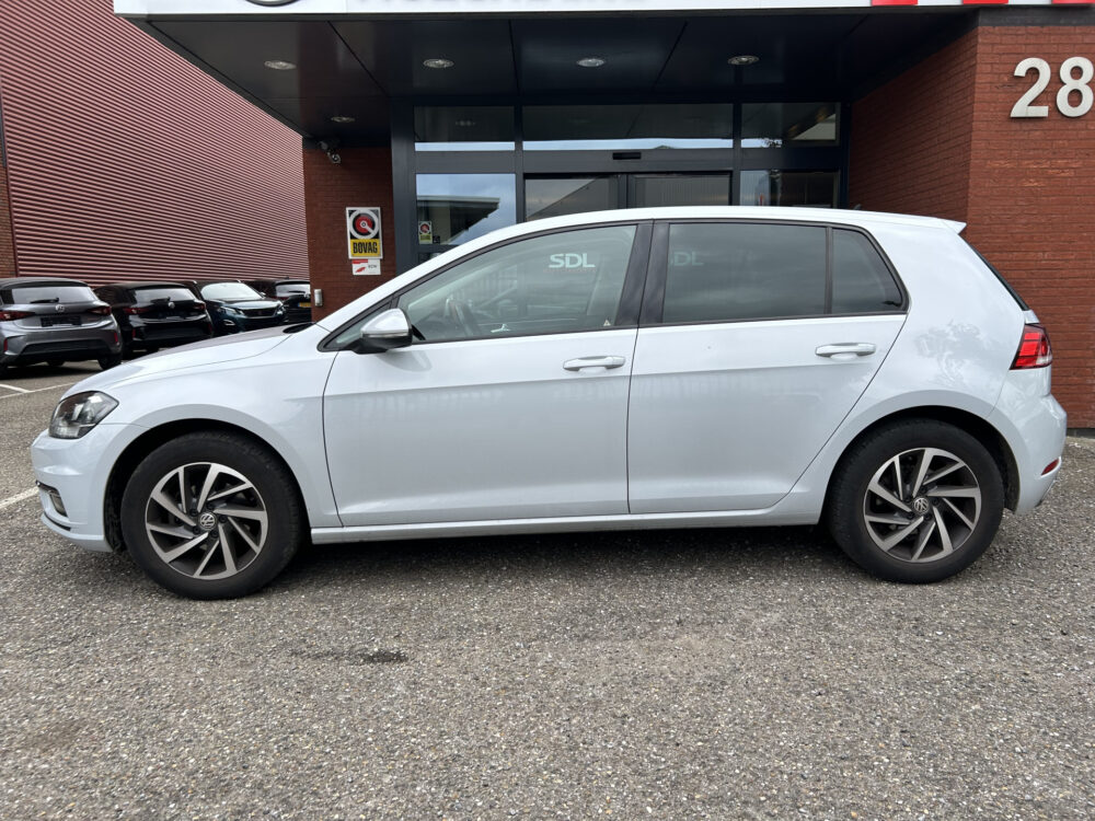 56857692-volkswagen-golf-2019