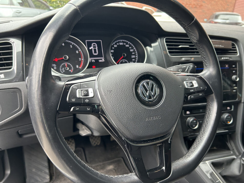 56857692-volkswagen-golf-2019
