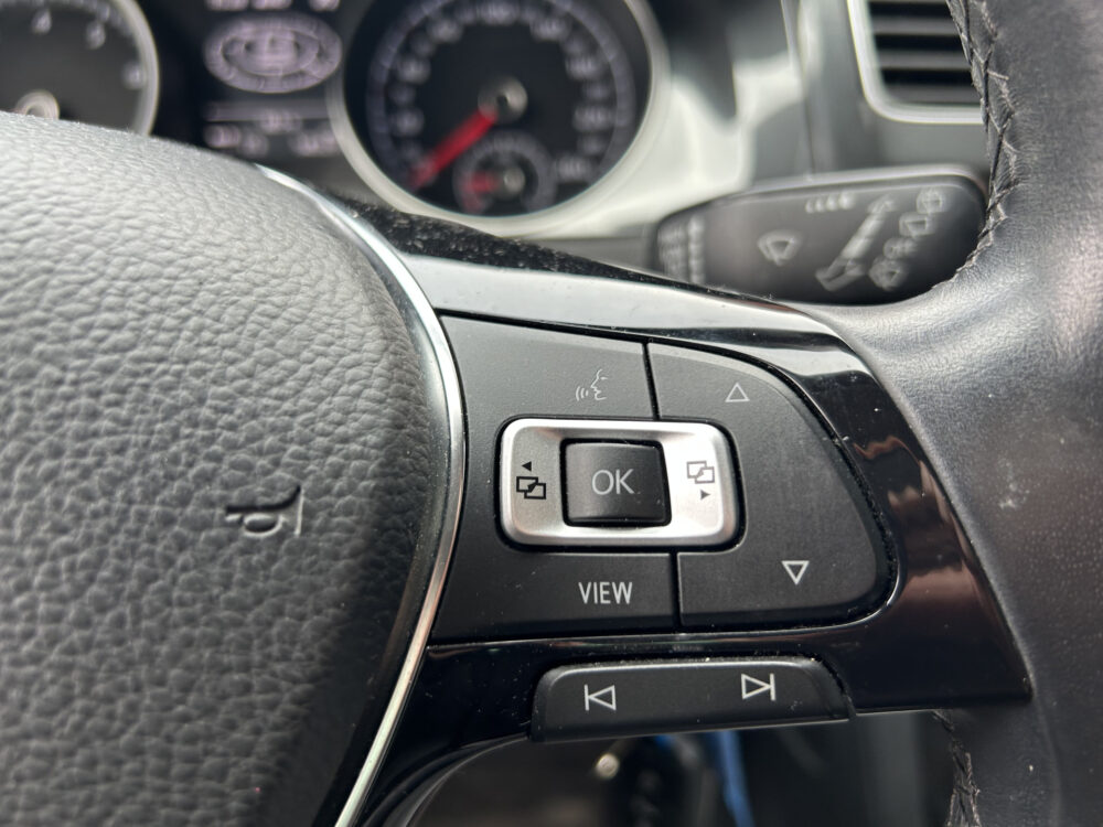 56857692-volkswagen-golf-2019