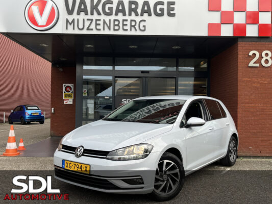 56857692-volkswagen-golf-2019