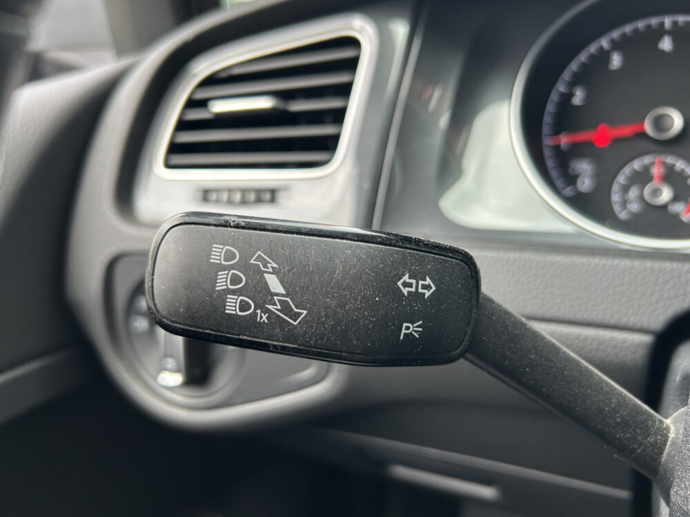 56857692-volkswagen-golf-2019