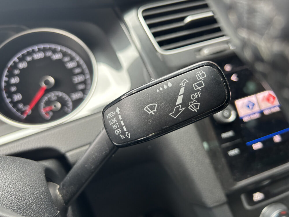 56857692-volkswagen-golf-2019