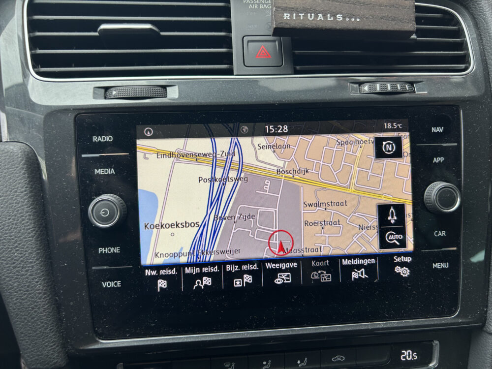 56857692-volkswagen-golf-2019