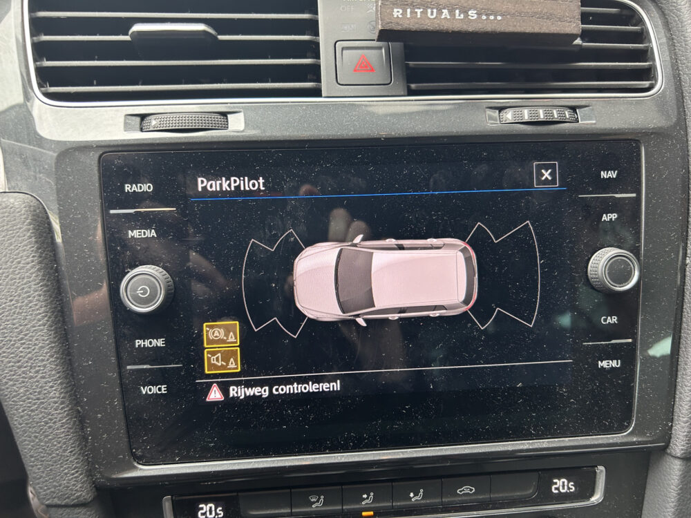 56857692-volkswagen-golf-2019