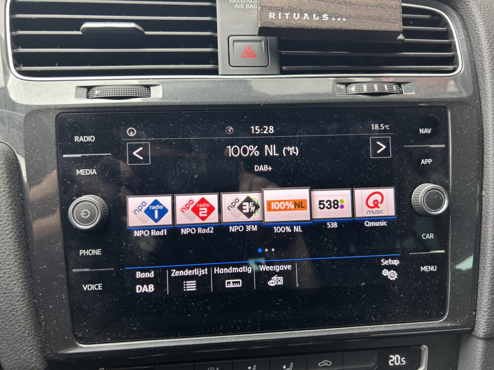 56857692-volkswagen-golf-2019