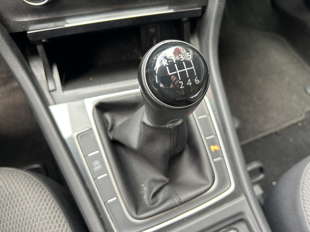 56857692-volkswagen-golf-2019